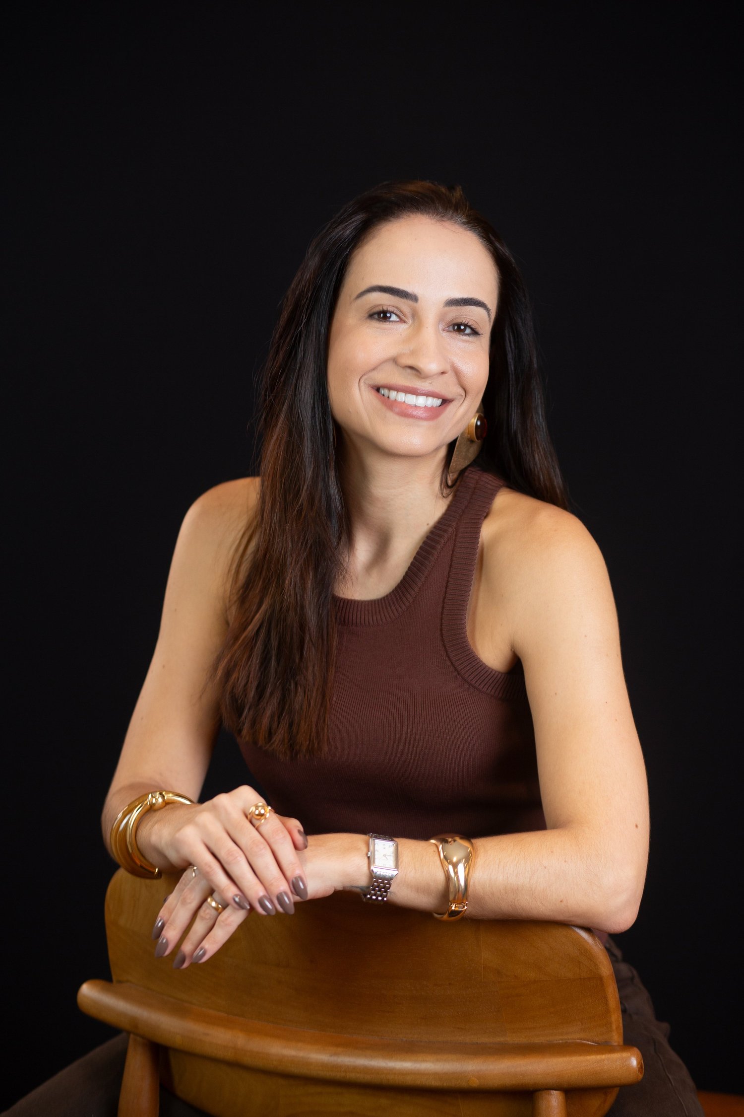 Retrato editorial em preto e branco da arquiteta Natália Costa Brasil Rodrigues
